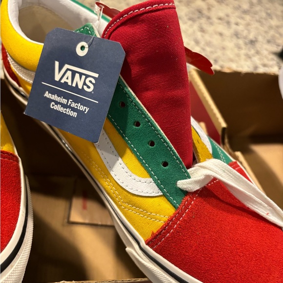Brand new Anheim collection vans. Never worn - Picture 2 of 4